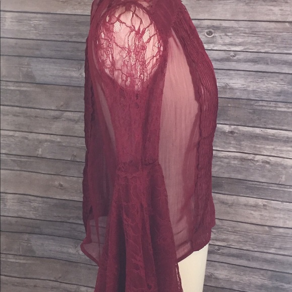 Lace & Bell sleeve top - Picture 3 of 4